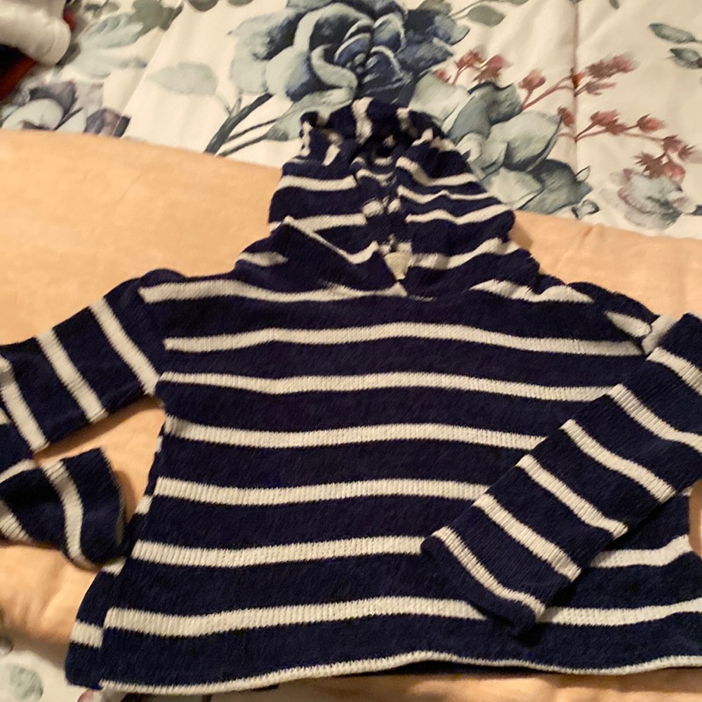 Navy blue and white crop top